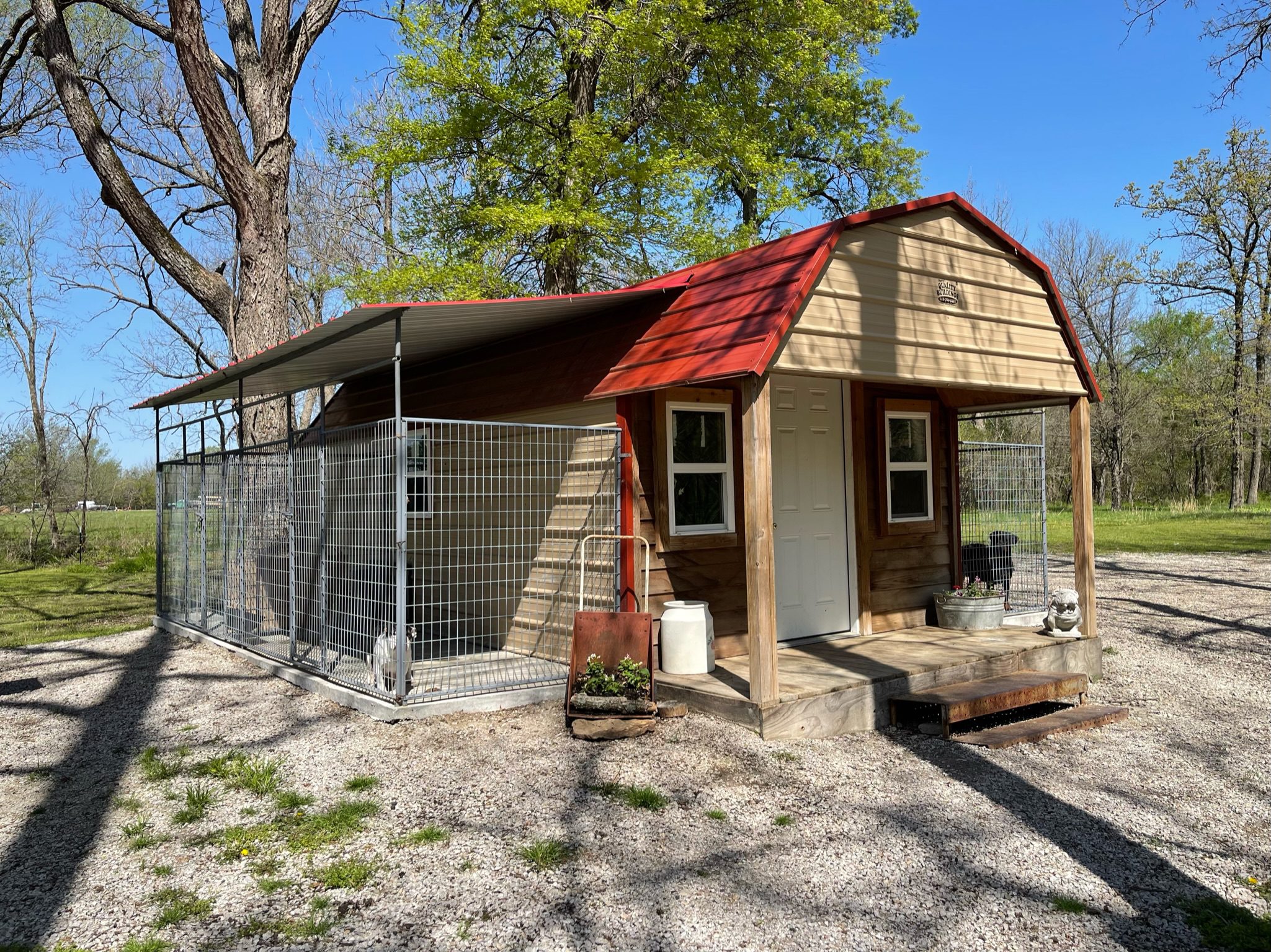 Exterior of Melissa\'s kennels