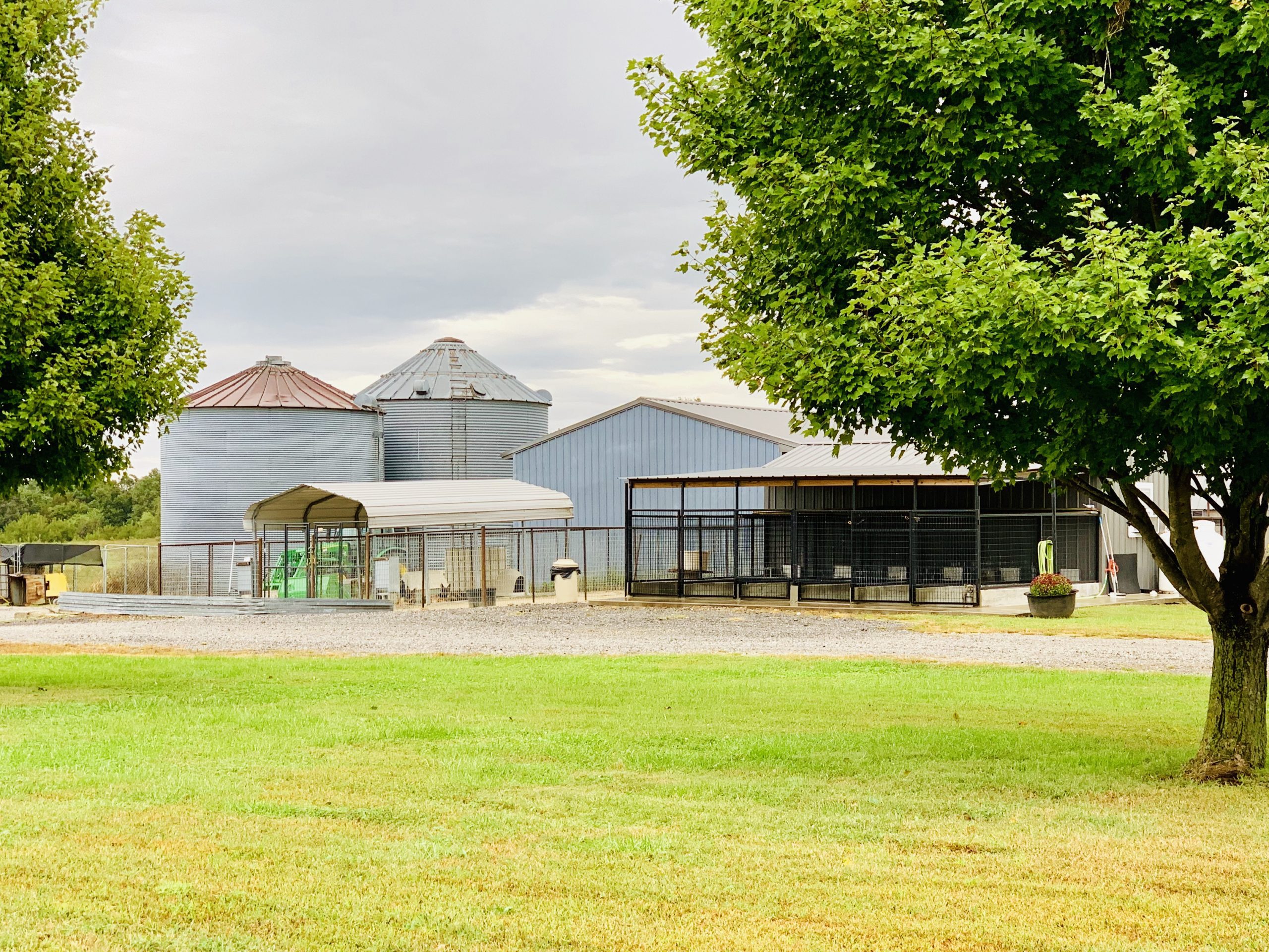 Exterior kennels